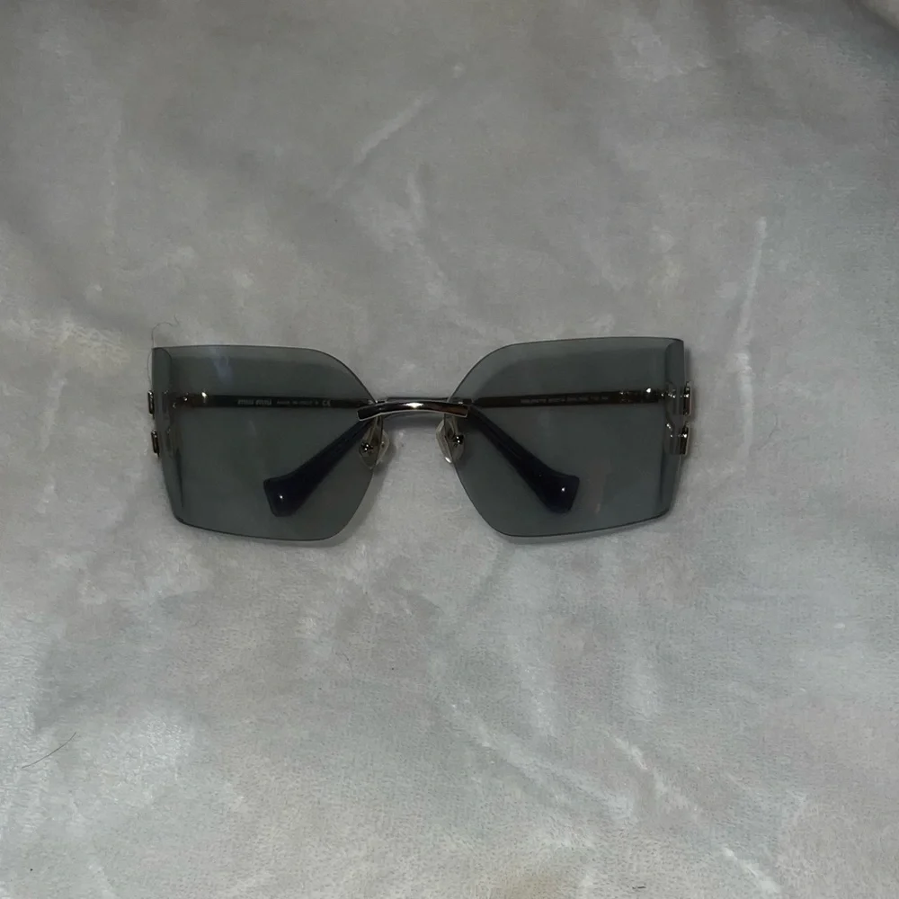 Miu Miu sunglasses women’s - Picture 7 of 9